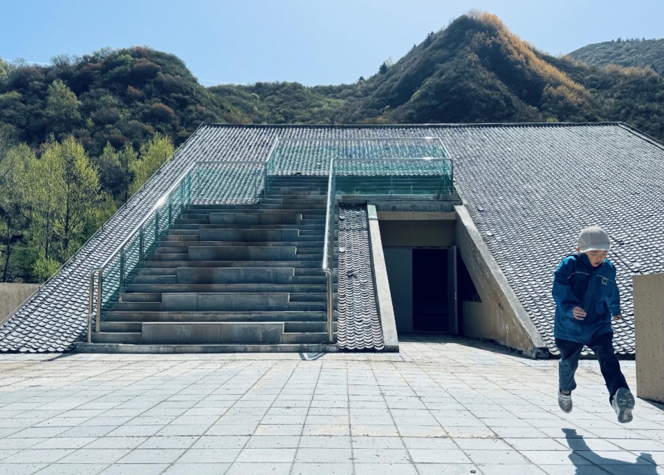 luojiagmo art museum by subtle architects of xauat