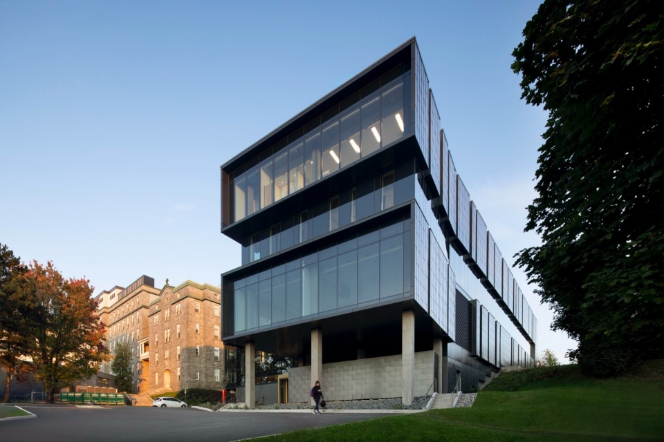 a new teaching pavilion at hotel dieu de levis by anne carrier architectes
