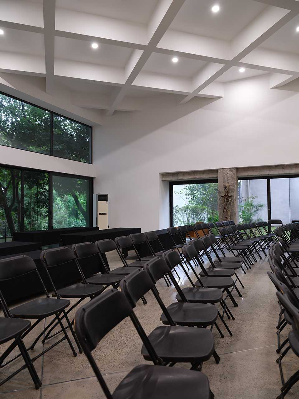 Curated visual reference: Picture Idea: Blue Roof Artist Studio Renovation By Rel Architects