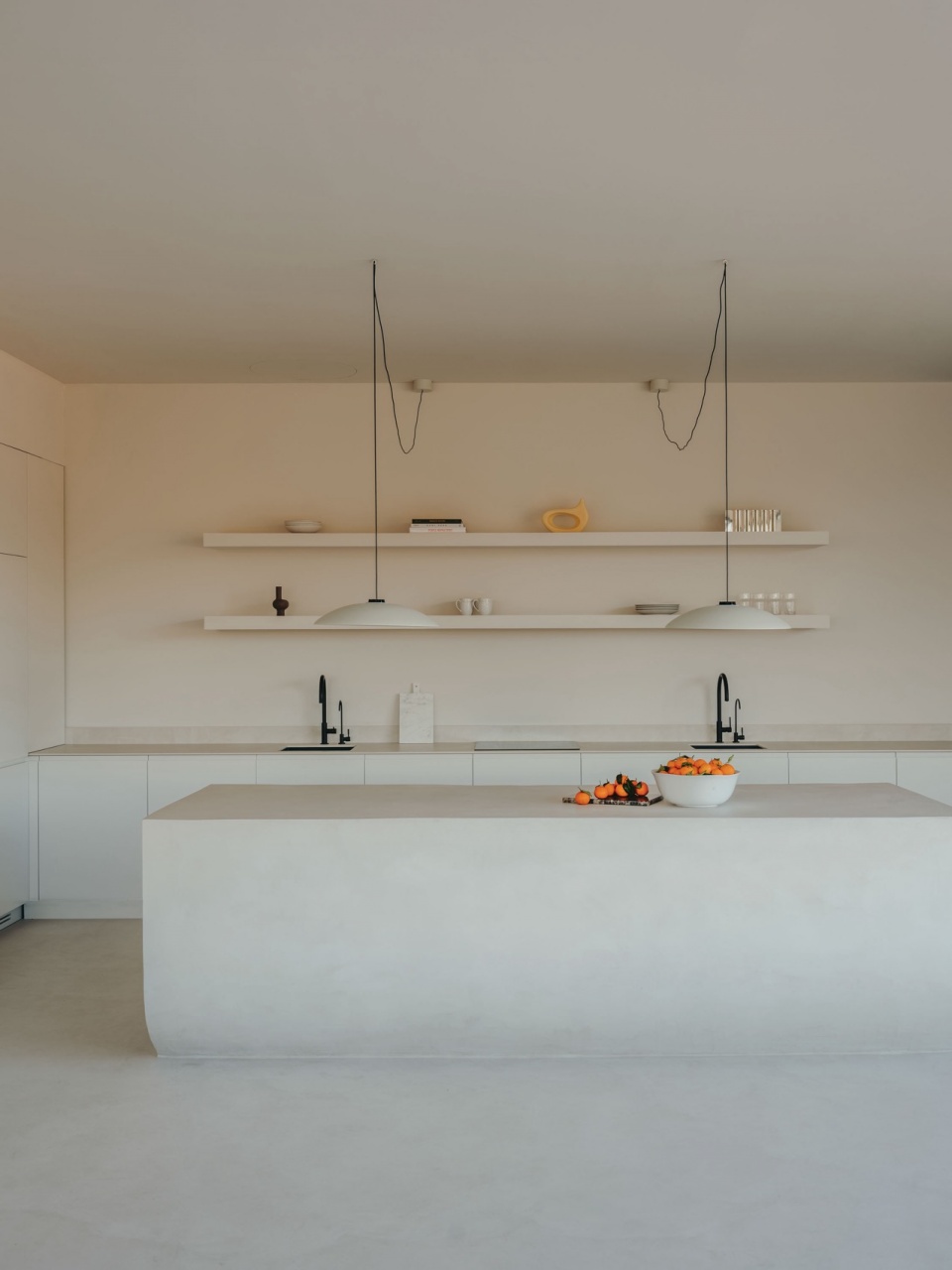 GIGI STUDIOS HQ by Isern Serra