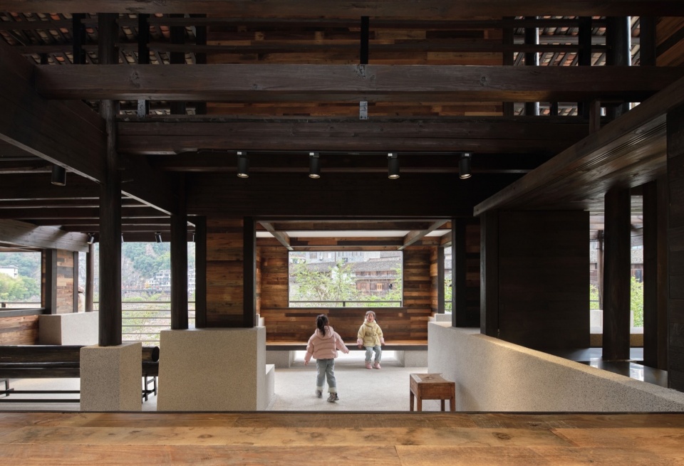 The Riverside Old House by Ref Architects 05m Studio