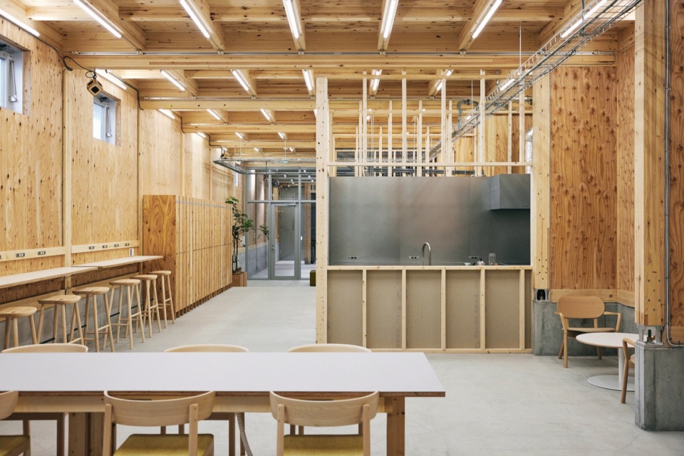 Uchida Shoten New Head Office by Schemata Architects