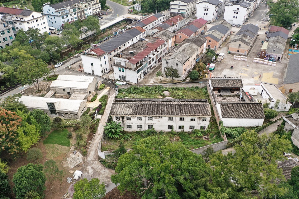 Xianjing Village Qingyi Lodge by HsuDu Architects