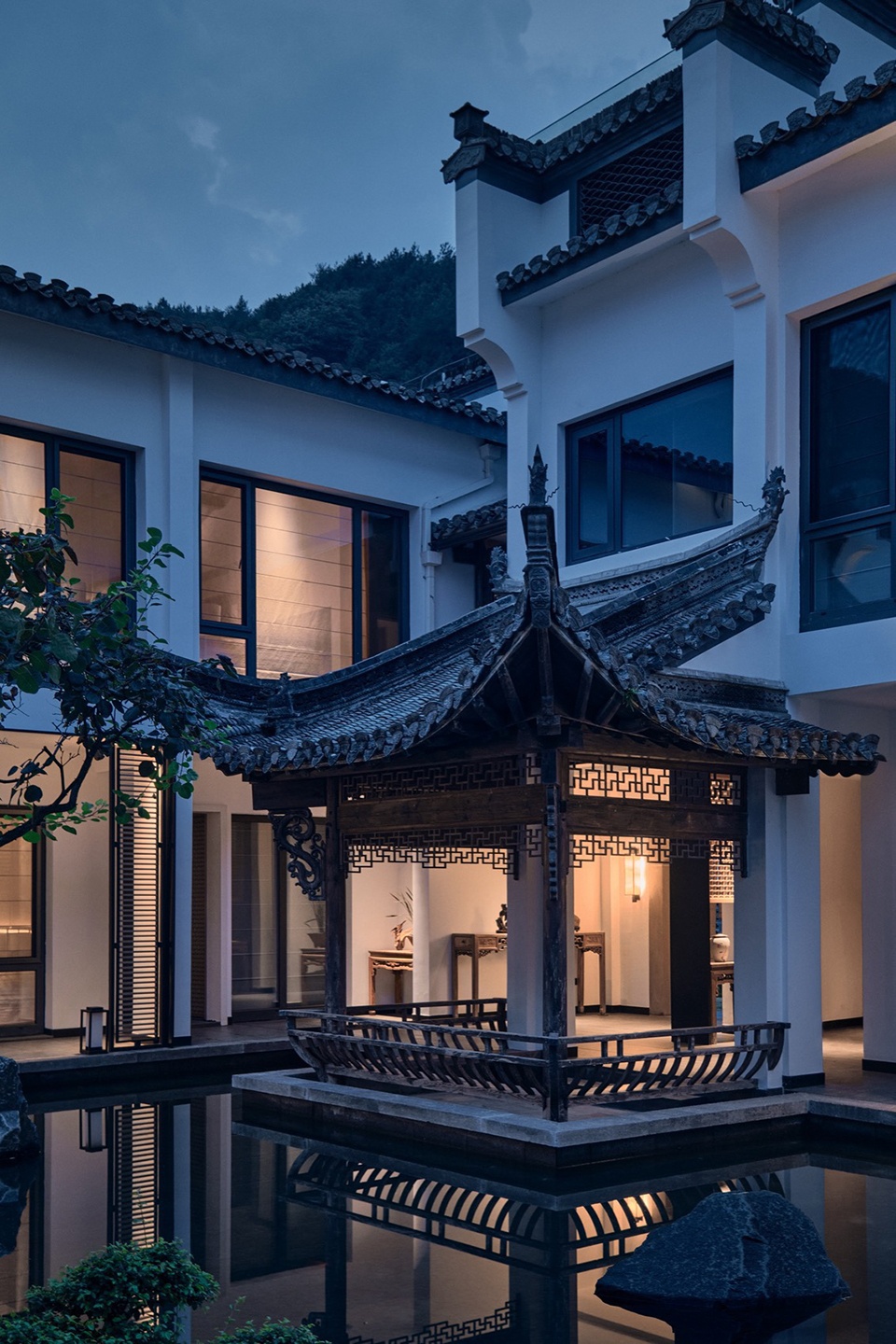 HUANGSHAN MISTYRAIN RESORT HOTEL by SEEKING IN THE DREAM RESTING BY THE WATER