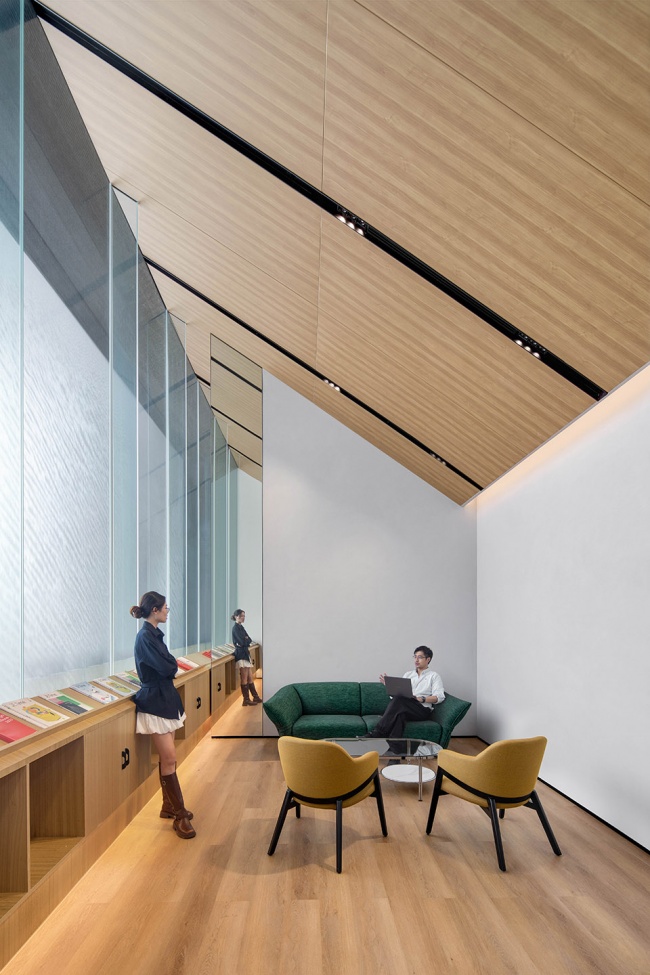 JE Furniture HQ by M Moser Associates