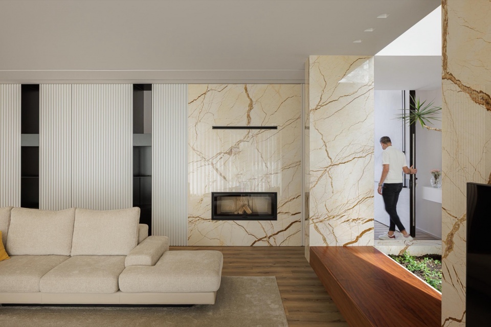 Minimalist White House by Arquitetura501