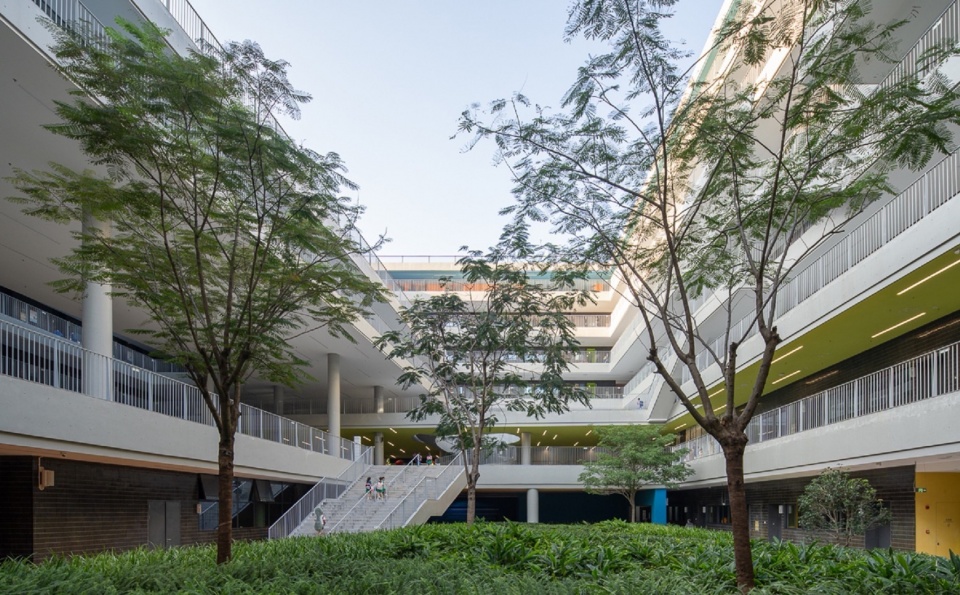 Shenzhen Futian Lvzhou Primary School by CCDI DongXiYing Studio