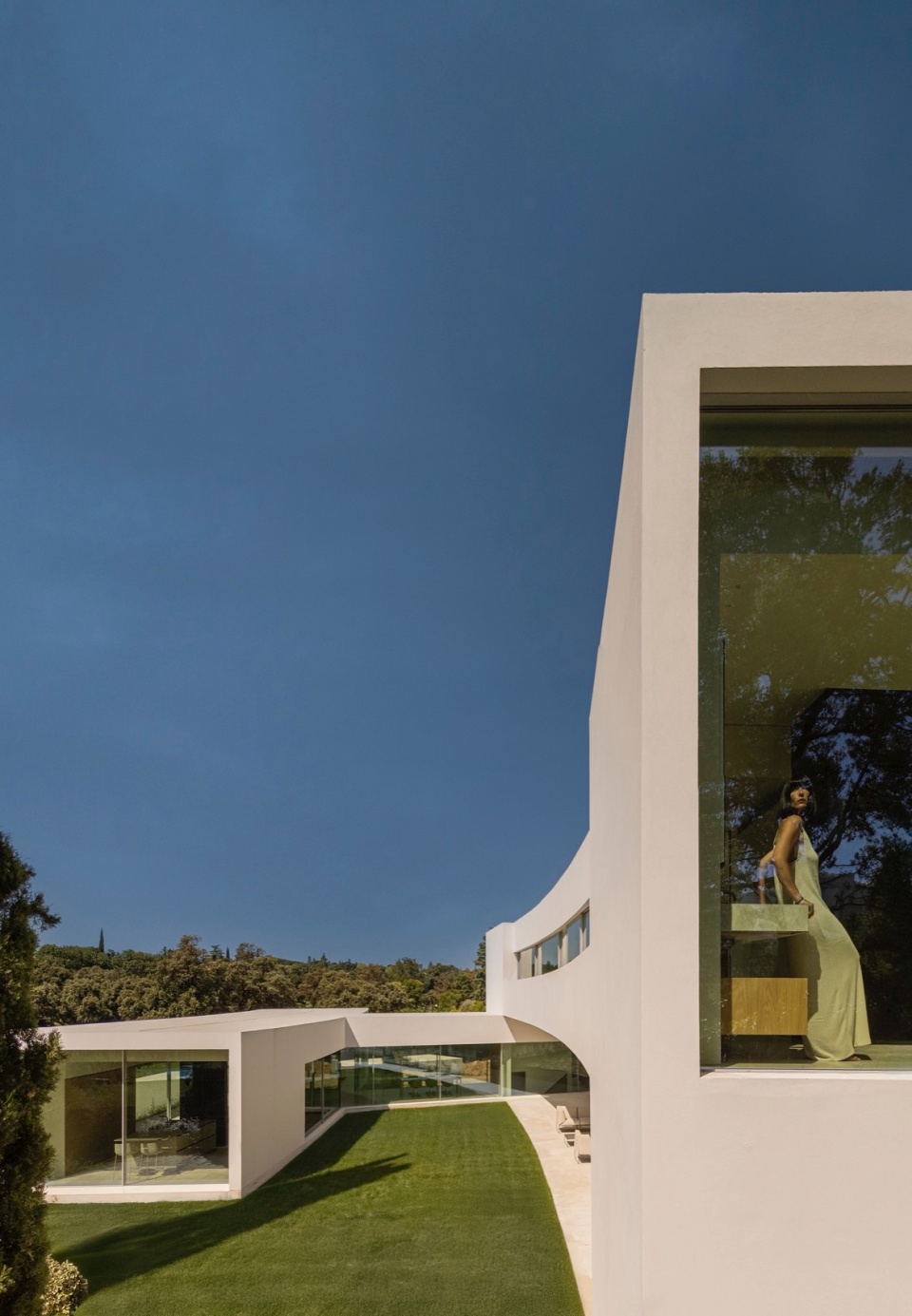 VILLA LAGO LA MORALEJA by FRAN SILVESTRE ARQUITECTOS