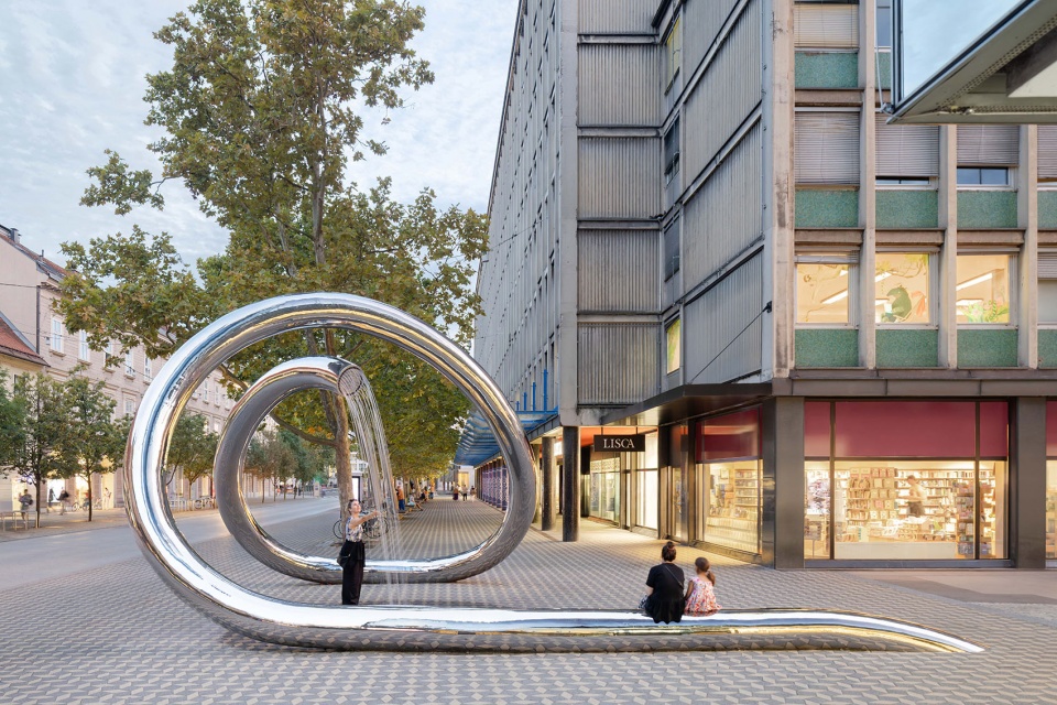 Water sculpture LJ