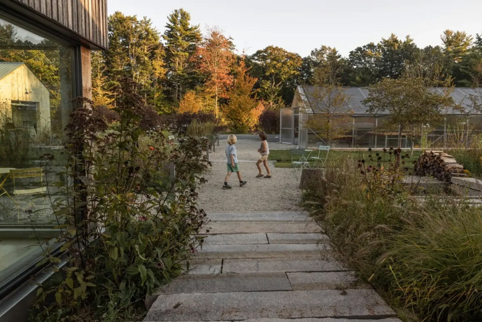 2025 asla residential design award of excellence and the wild comes right up to the door stimson