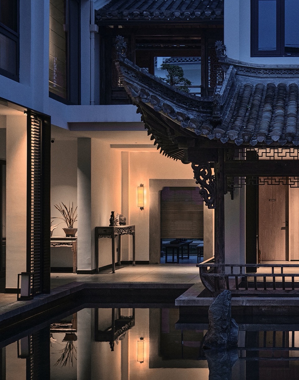 HUANGSHAN MISTYRAIN RESORT HOTEL by SEEKING IN THE DREAM RESTING BY THE WATER