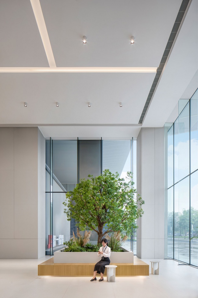 JE Furniture HQ by M Moser Associates