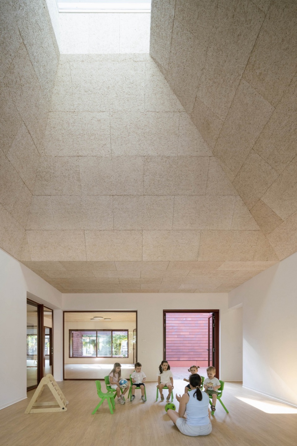 Kinder Rain kindergarten by AACM