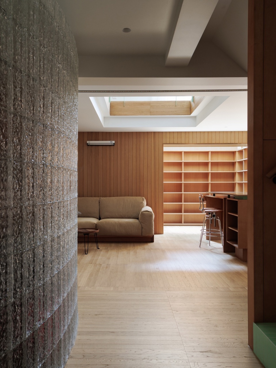 Multi Level Villa Renovation by Qiao Qiaozhi Architecture Lab