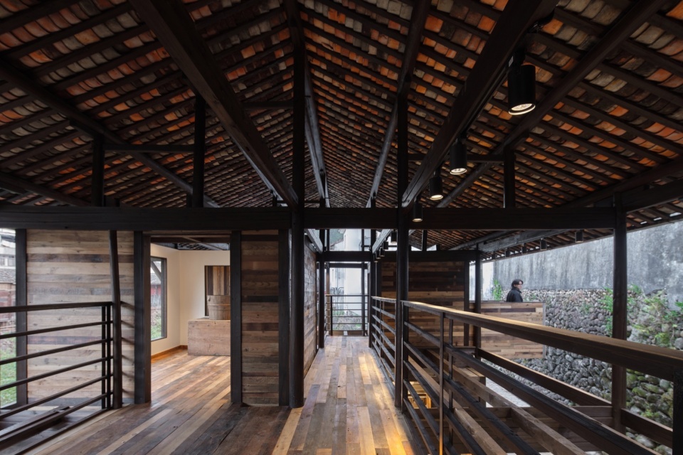 The Riverside Old House by Ref Architects 05m Studio