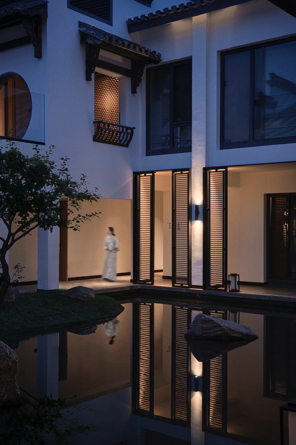 HUANGSHAN MISTYRAIN RESORT HOTEL by SEEKING IN THE DREAM RESTING BY THE WATER