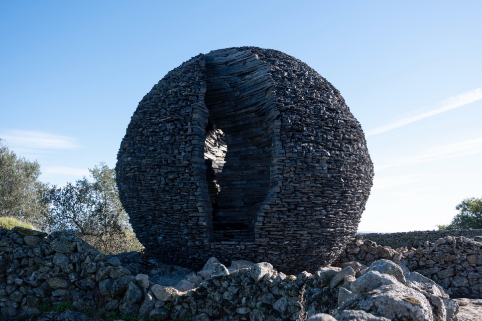 Ninho Globo by Atelier YokYok