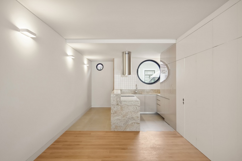 SA Townhouse by Atelier Tiago do Vale