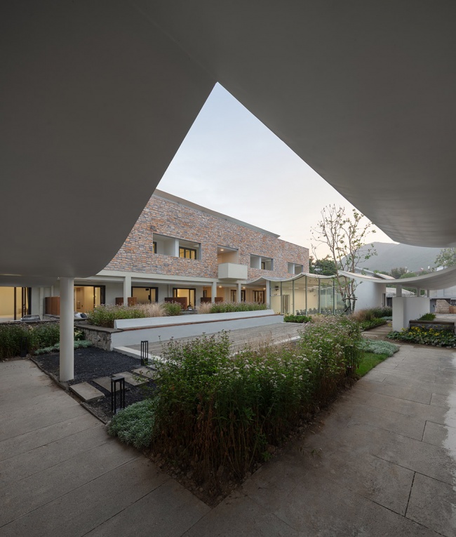 Xianjing Village Qingyi Lodge by HsuDu Architects
