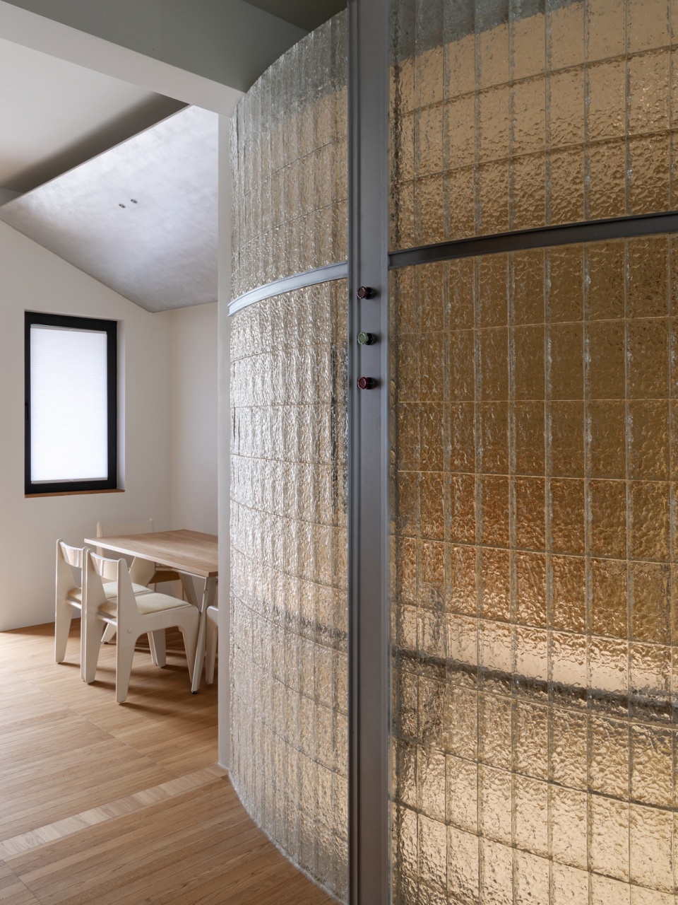 Multi Level Villa Renovation by Qiao Qiaozhi Architecture Lab