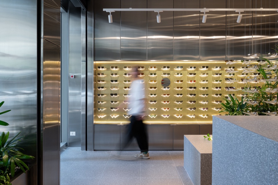 SaMJo eyewear store by YET Architecture