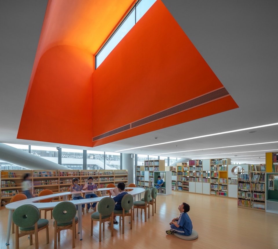 Shenzhen Futian Lvzhou Primary School by CCDI DongXiYing Studio