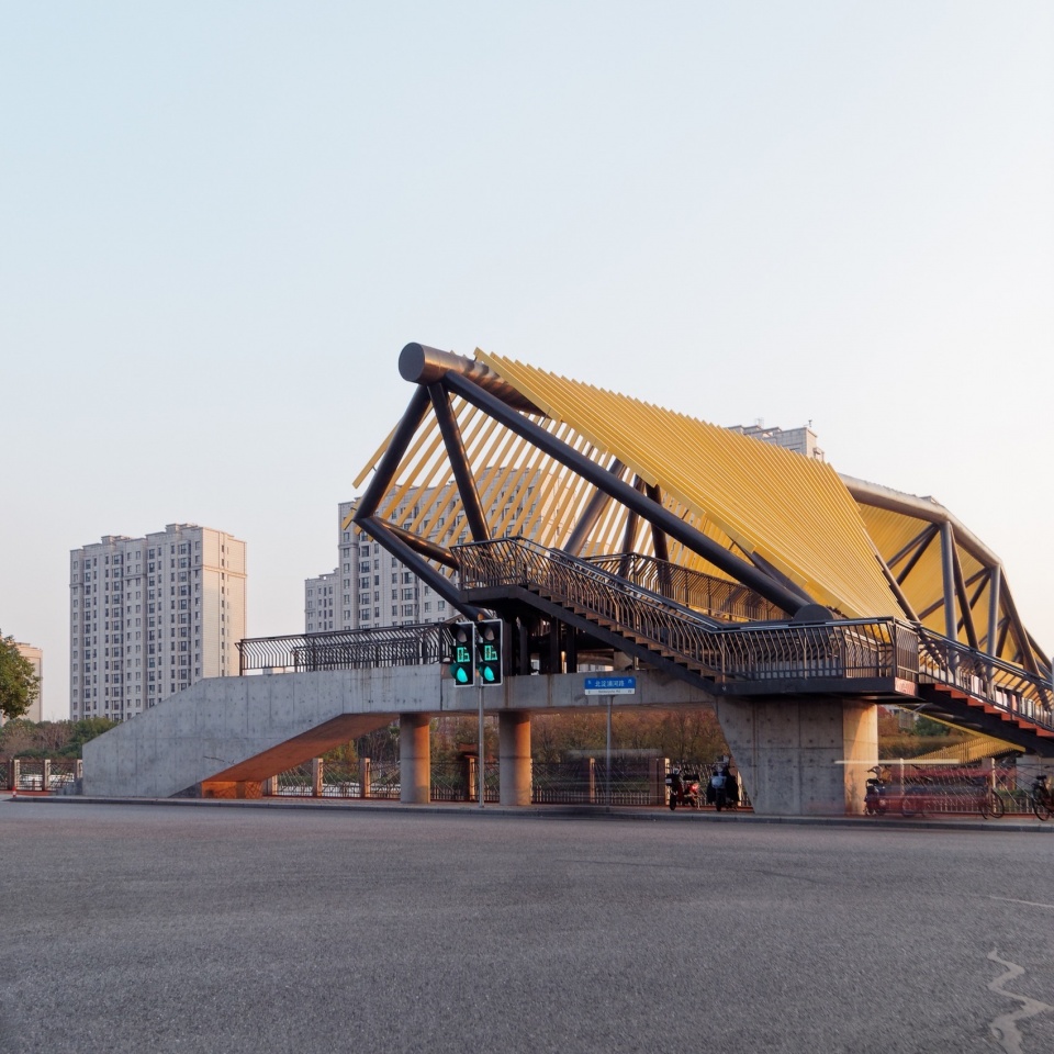 Tassel Bridge Pedestrian Bridge on the North Side of Nanqing Garden Qingpu by Atelier Z temp architects