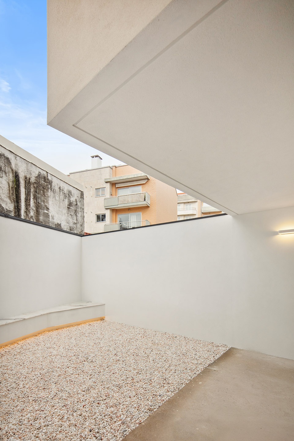 SA Townhouse by Atelier Tiago do Vale