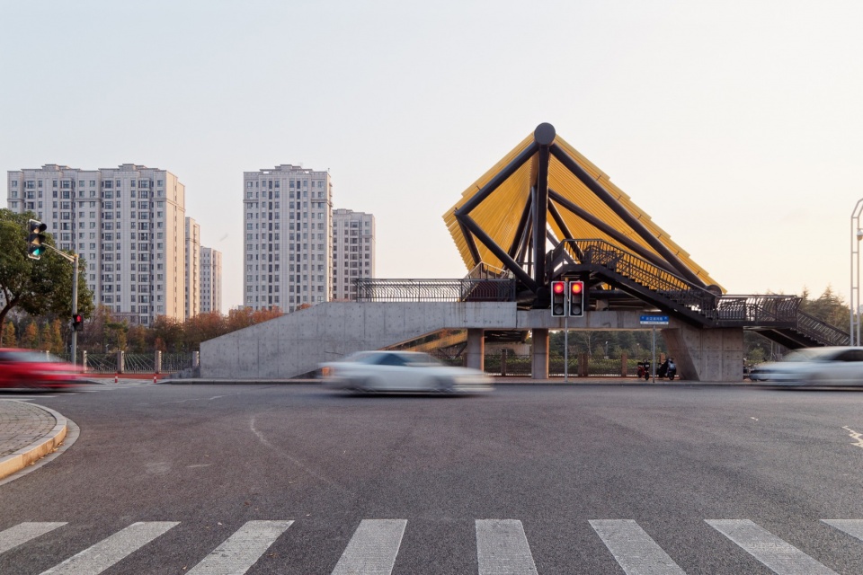 Tassel Bridge Pedestrian Bridge on the North Side of Nanqing Garden Qingpu by Atelier Z temp architects