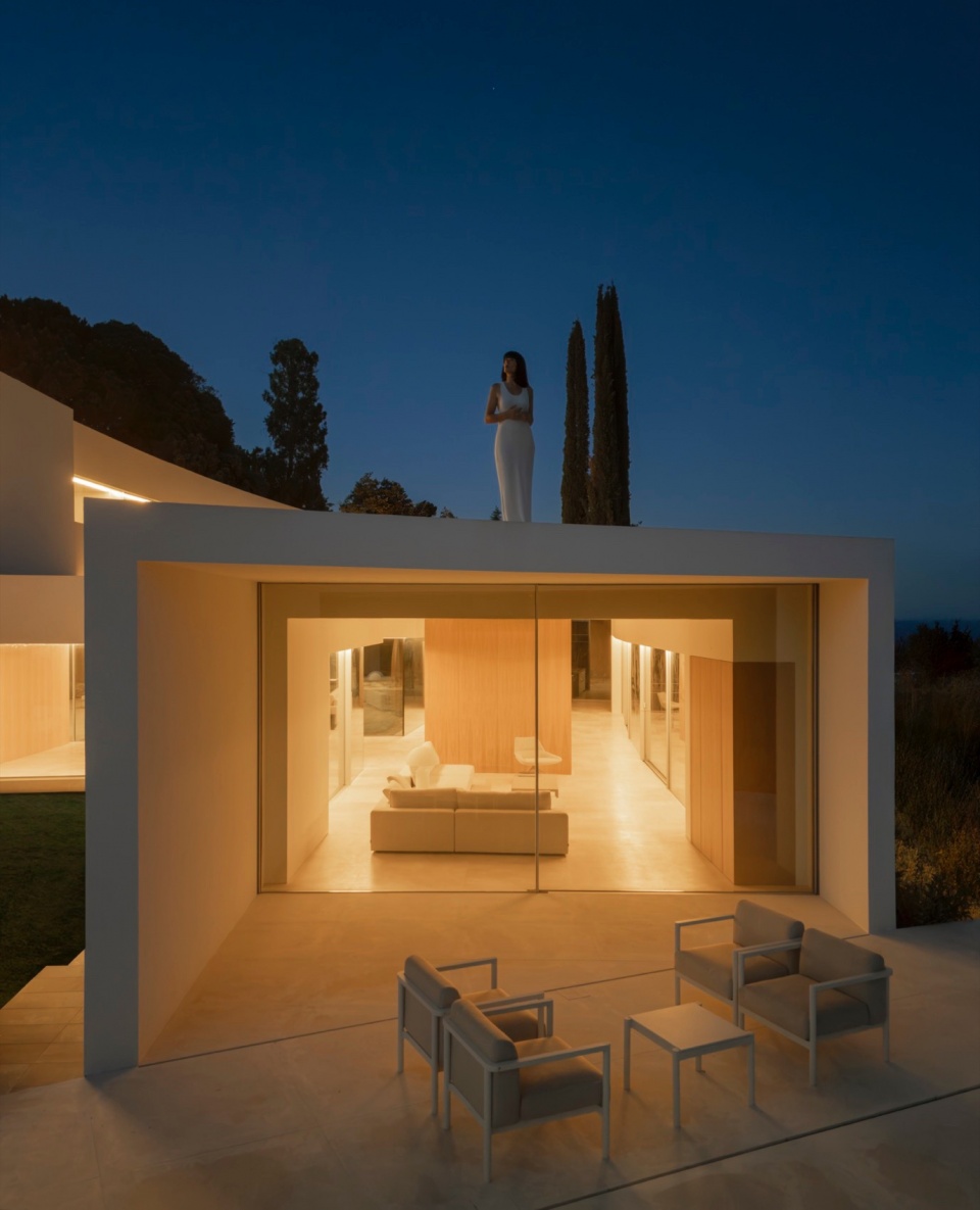 VILLA LAGO LA MORALEJA by FRAN SILVESTRE ARQUITECTOS