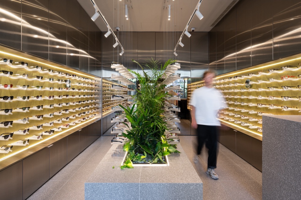 SaMJo eyewear store by YET Architecture