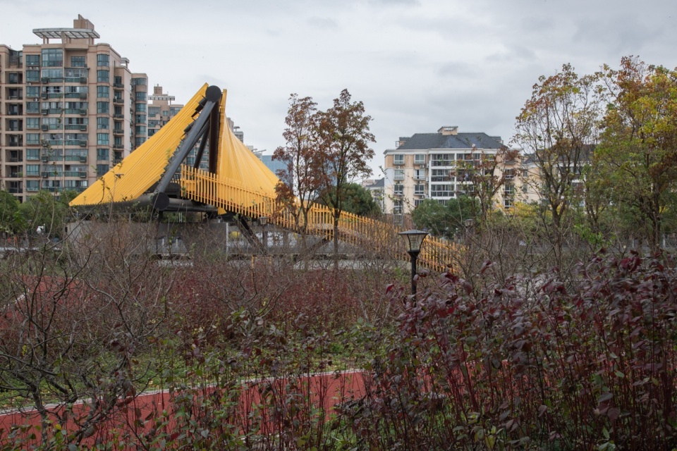 Tassel Bridge Pedestrian Bridge on the North Side of Nanqing Garden Qingpu by Atelier Z temp architects