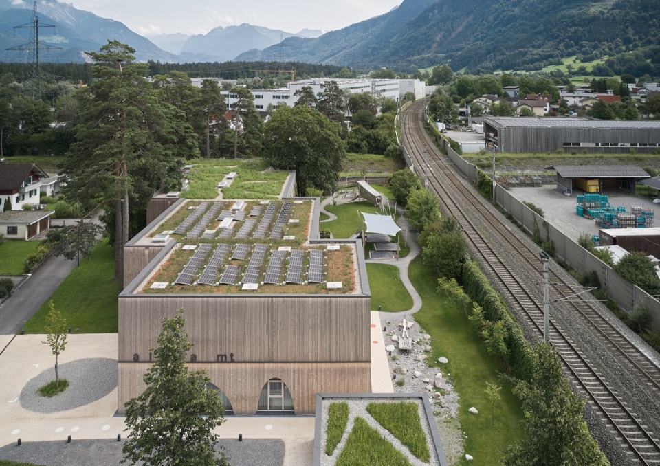 A house for children in a Pinegrove Christian Schmoelz Architekt