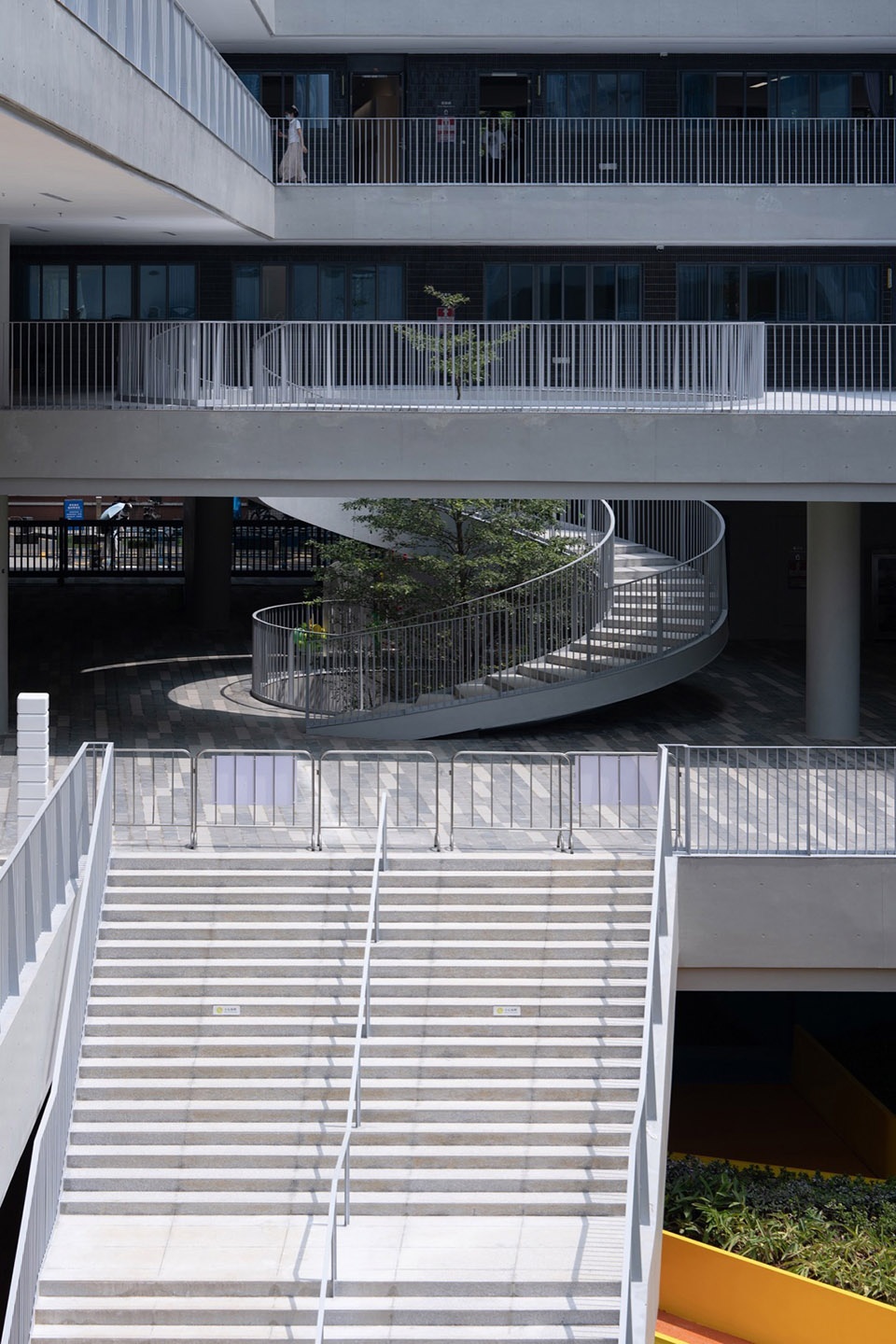 Shenzhen Futian Lvzhou Primary School by CCDI DongXiYing Studio