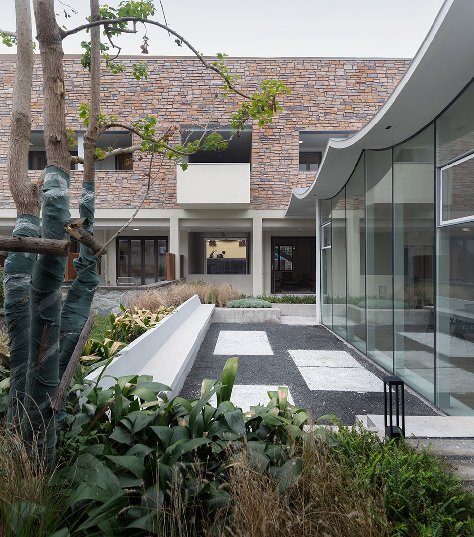 Xianjing Village Qingyi Lodge by HsuDu Architects