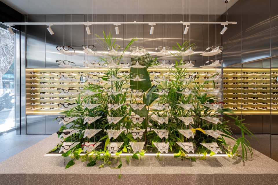 SaMJo eyewear store by YET Architecture