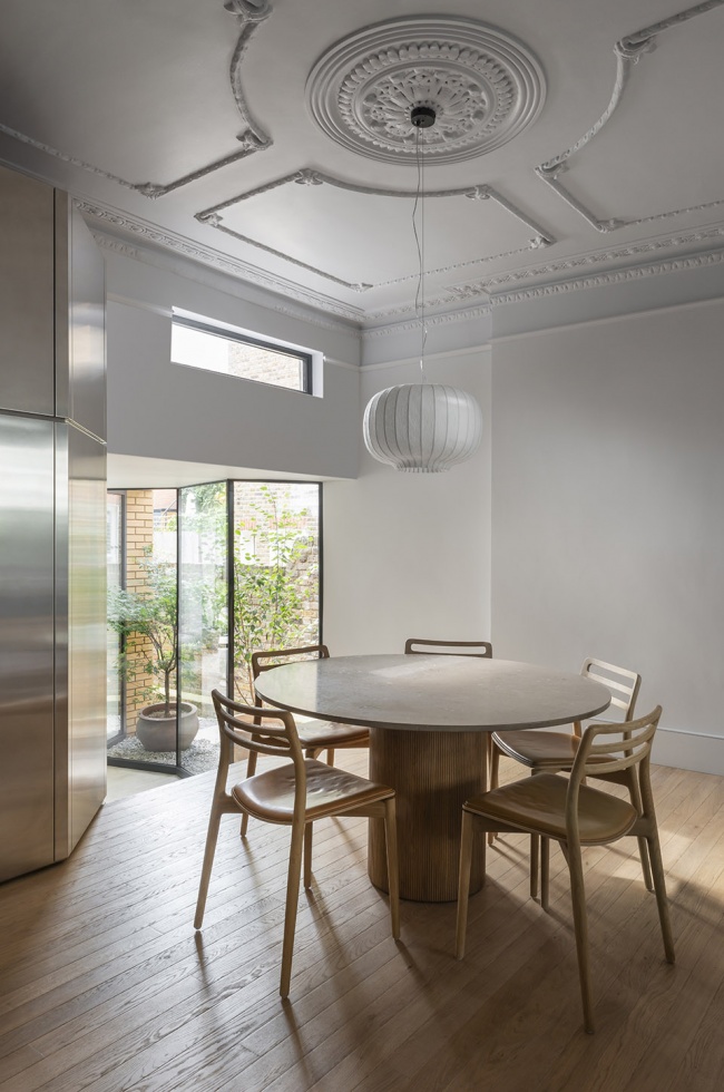 W house by Bureau de Change
