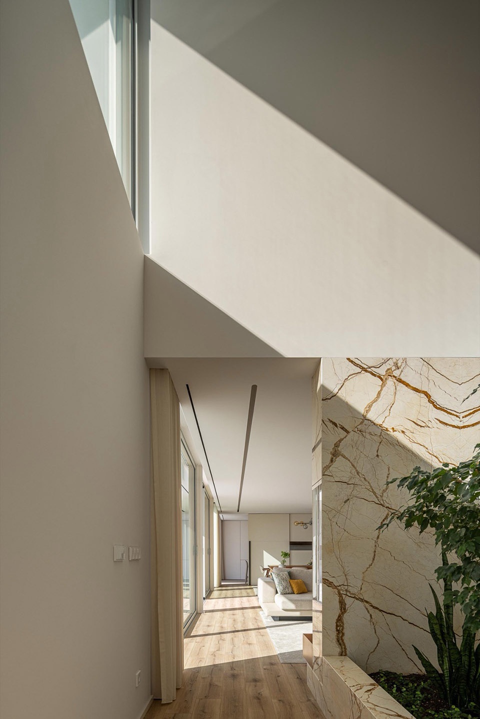 Minimalist White House by Arquitetura501