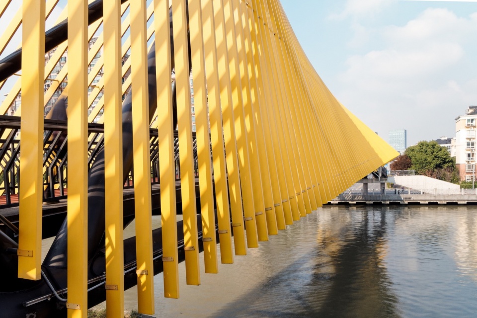 Tassel Bridge Pedestrian Bridge on the North Side of Nanqing Garden Qingpu by Atelier Z temp architects