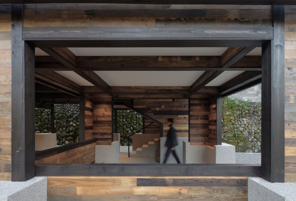 The Riverside Old House by Ref Architects 05m Studio
