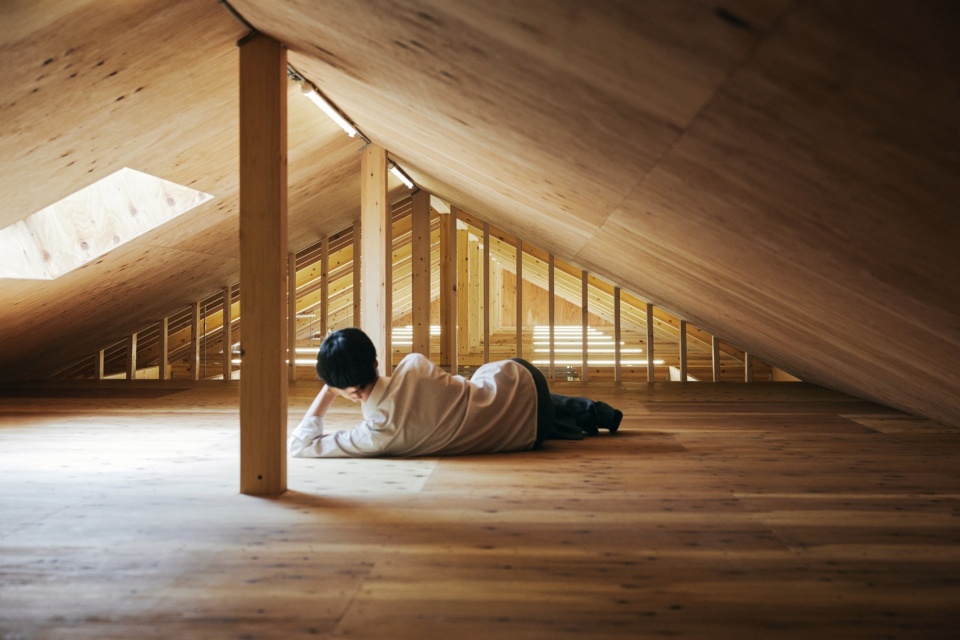 Uchida Shoten New Head Office by Schemata Architects