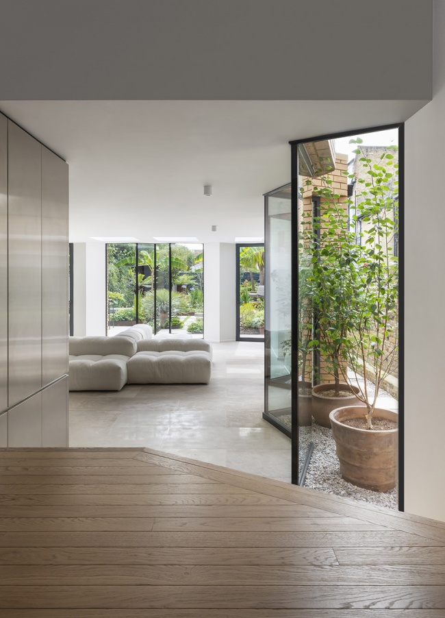 W house by Bureau de Change