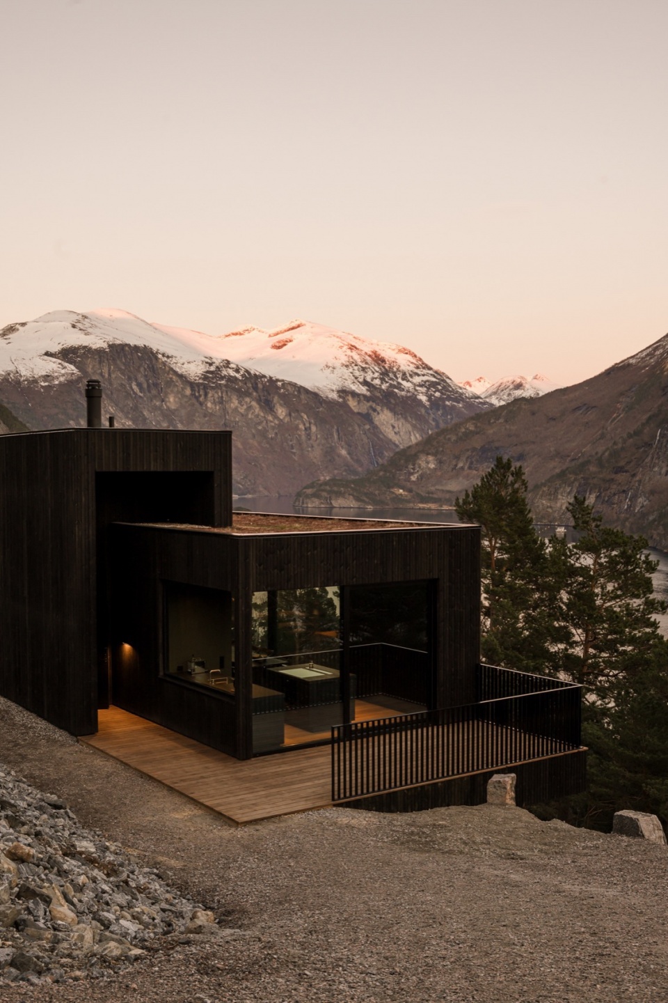 18 07 HOLIDAY HOME by OFFICE INAINN