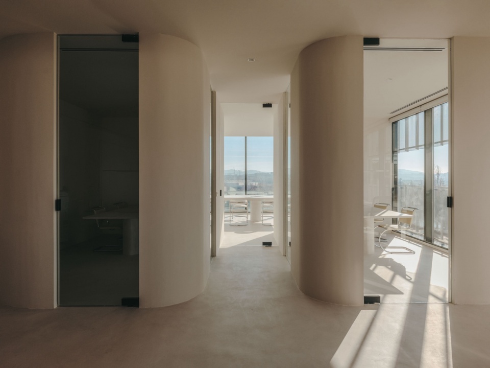 GIGI STUDIOS HQ by Isern Serra