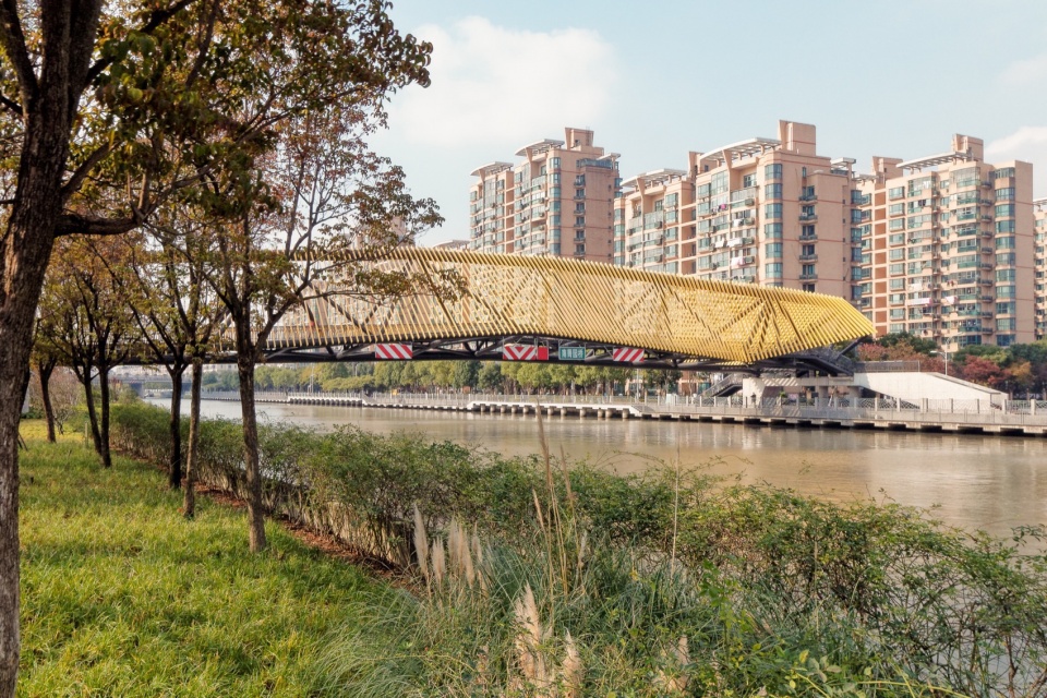 Tassel Bridge Pedestrian Bridge on the North Side of Nanqing Garden Qingpu by Atelier Z temp architects