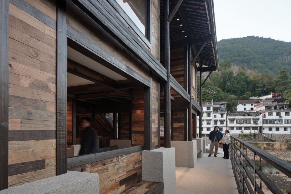 The Riverside Old House by Ref Architects 05m Studio