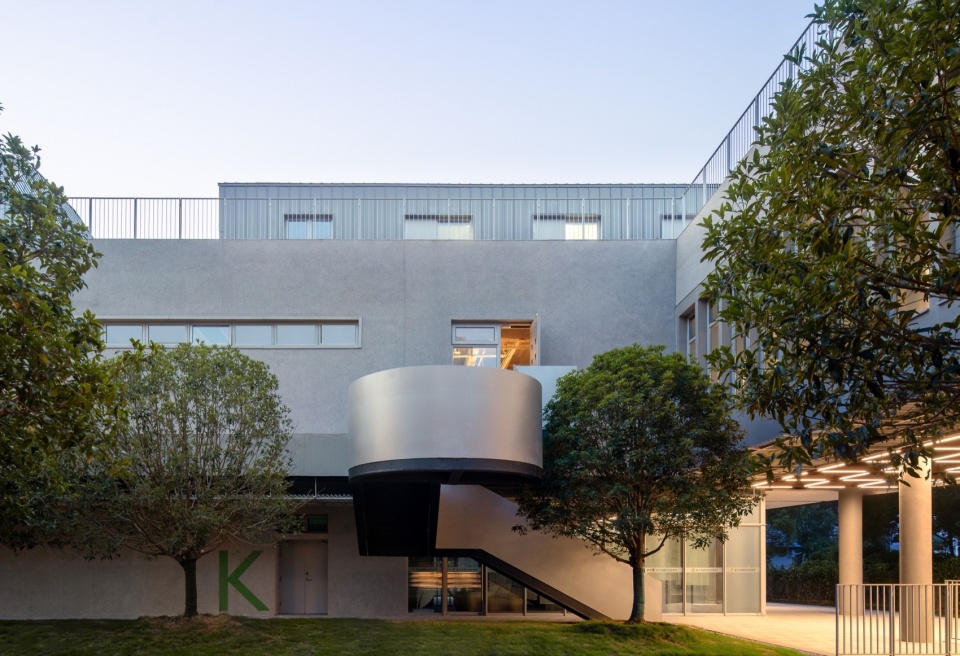 Mogan Yujie 7Hills Yard Hillstation Brand Center by ConCom Studio