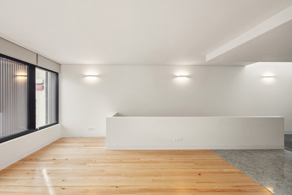 SA Townhouse by Atelier Tiago do Vale