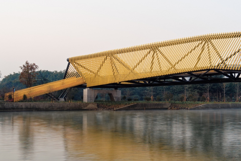 Tassel Bridge Pedestrian Bridge on the North Side of Nanqing Garden Qingpu by Atelier Z temp architects