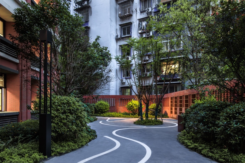 landscape transformation of zhangjiagarden campus bashu secondary school by aofan design